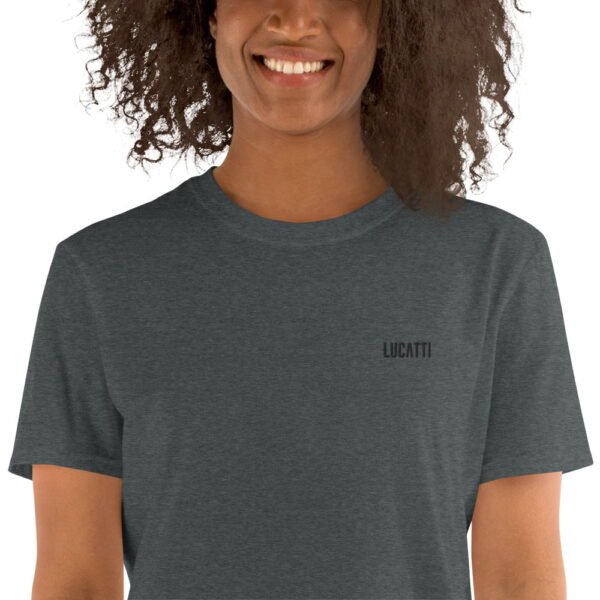 Camiseta básica mujer negro heather cuello redondo bordado