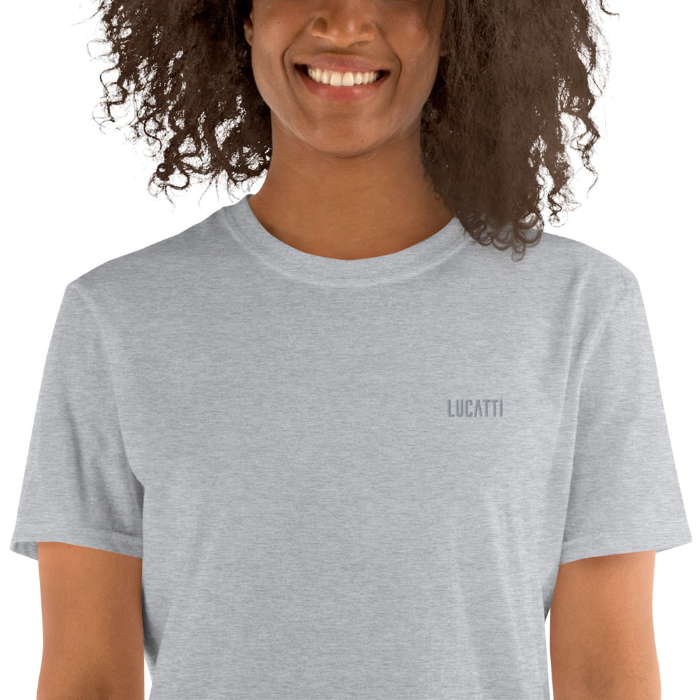 Camiseta básica mujer gris cuello redondo bordado