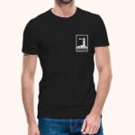 Camiseta-con-estampado-de-bolsillo-Salinas-faro-hombre-negro